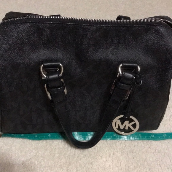 Michael Kors signature satchel - Picture 6 of 8